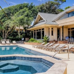 Oceanfront Paradise:Luxurious 8-Bedroom Home with Pool and Spectacular Views!