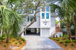 Newly Built 7-bedroom Oceanfront Stunner with private pool. - Image 5