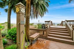 Newly renovated 3 Bedroom property with poolside views - Image 5
