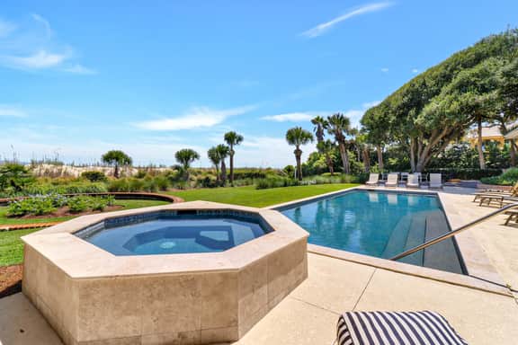 Oceanfront Paradise:Luxurious 8-Bedroom Home with Pool and Spectacular Views! - Image 2