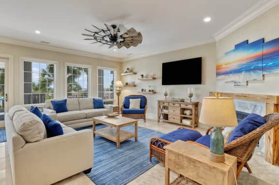 Charming oceanfront home with brand new renovations and private pool & spa - Image 3