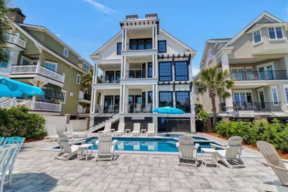 Charming oceanfront home with brand new renovations and private pool & spa - Image 1