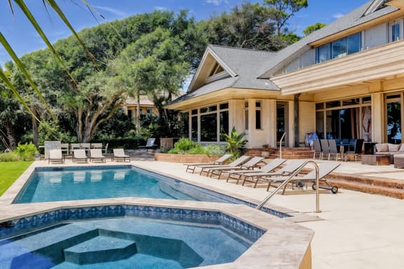 Oceanfront Paradise:Luxurious 8-Bedroom Home with Pool and Spectacular Views! - Image 1